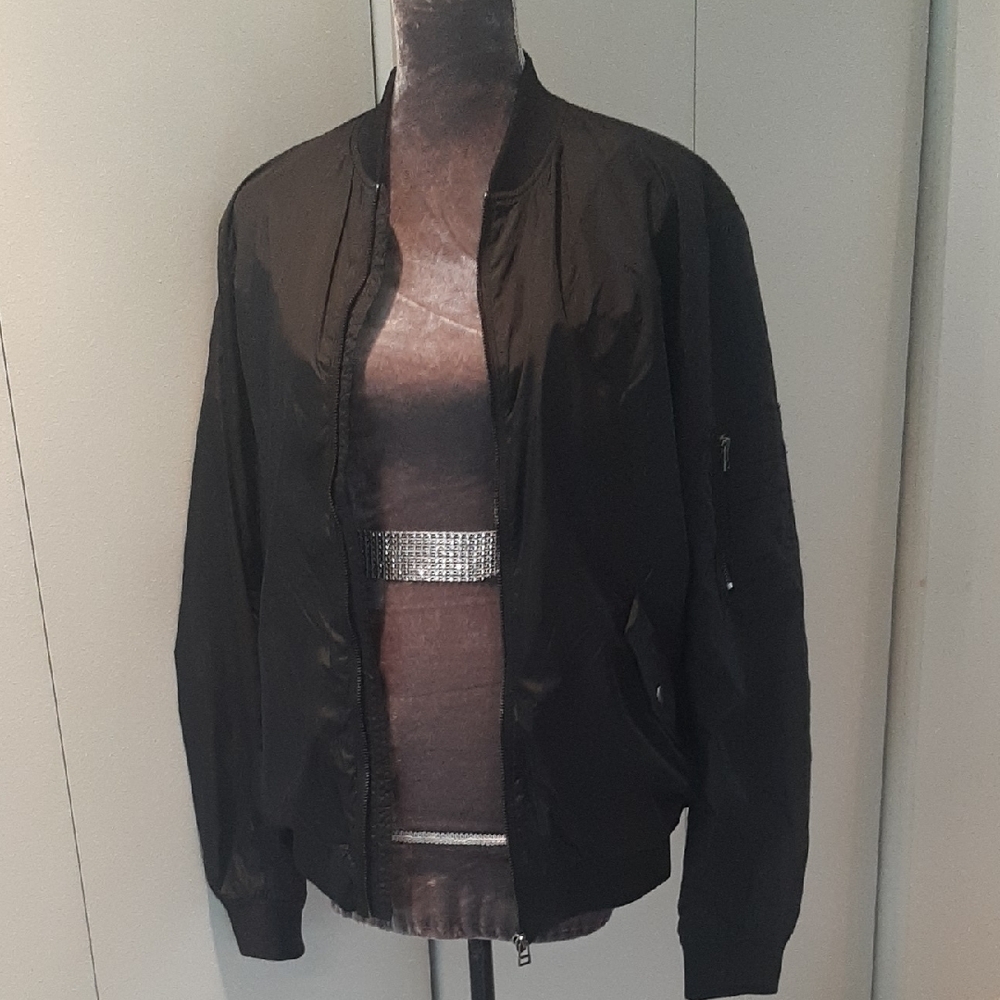 H&M NWOT🖤BOMBER JACKET Classic FRONT SIDE POCKETS Size M